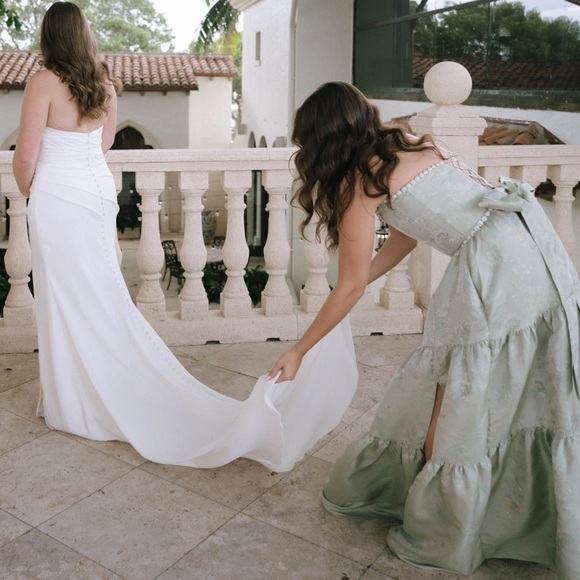 V Chapman Sage Gown - Picture 8 of 9